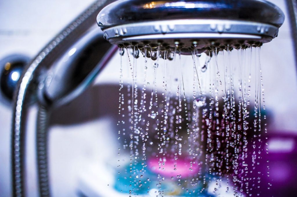atidy shower after a mini bathroom declutter