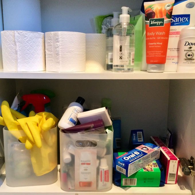 bathroom cupboard declutter