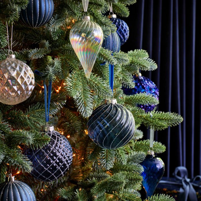 Dobbies Midnight Reflections baubles