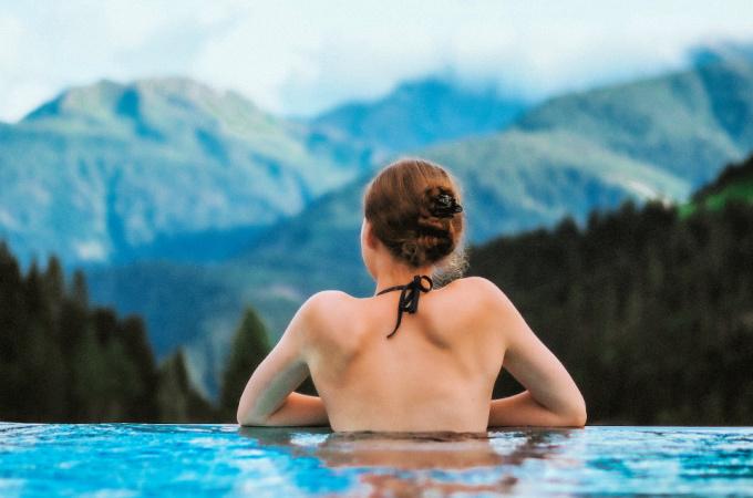 influencer on luxury holiday they didn't pay for