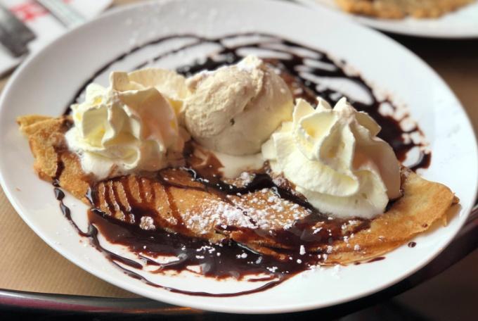 pancakes nutella whipped cream